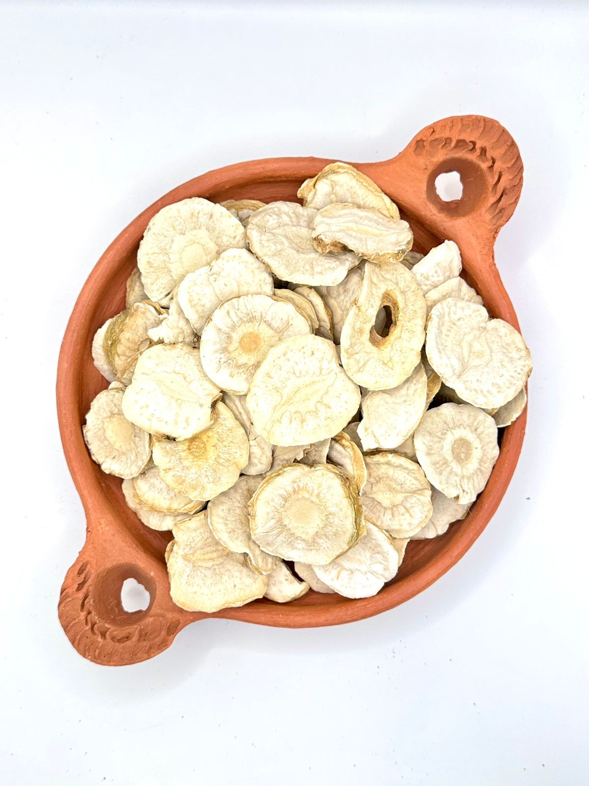 الماكا البيضاء شرائح خام – جودة طبيعية مميزة من SFB الماكا البيضاء الطبيعية من SFB شرائح خام مجففة بعناية وجودة عالية